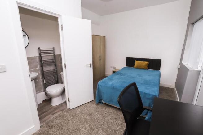 6 bed Terraced to rent Image 7