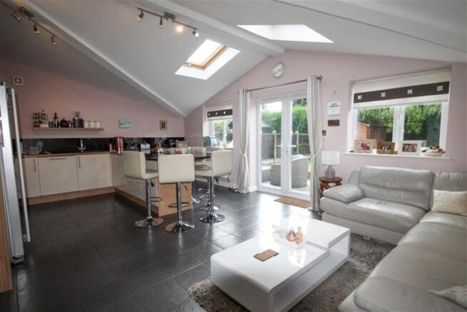 Kitchen/dining/family room