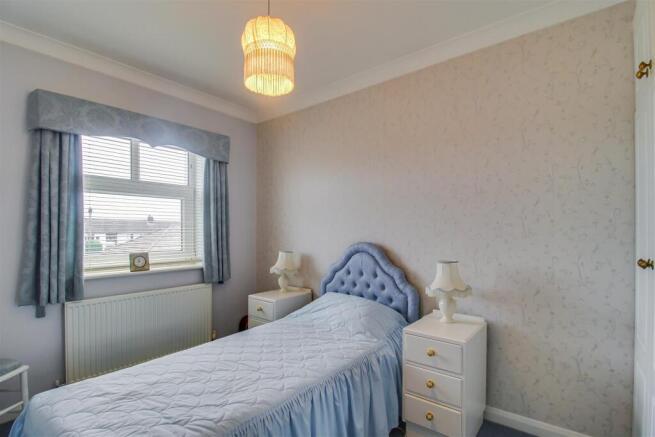 4 bed Semi-Detached for sale Image 11