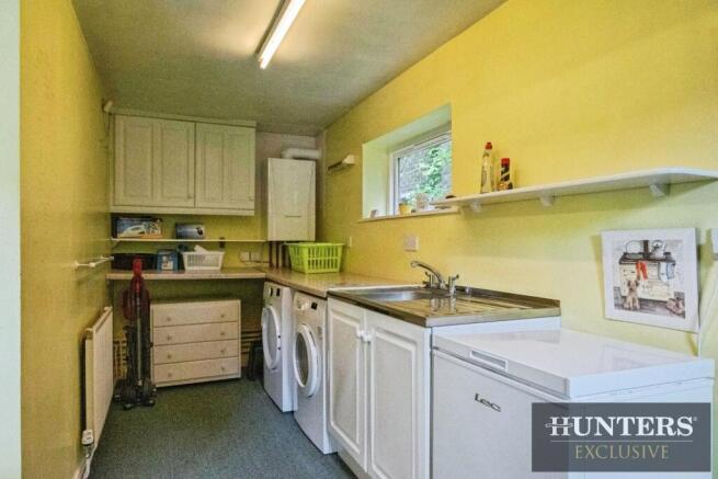 4 bed Detached for sale Image 11