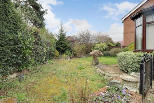 2 bed Detached Bungalow for sale Image 12