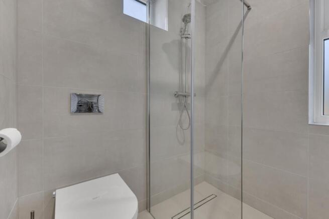 5 bed Detached for sale Image 10