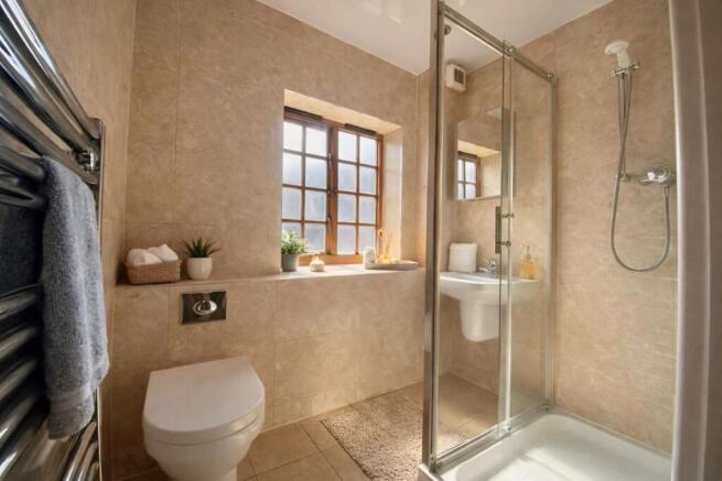 3 bed Flat to rent Image 10