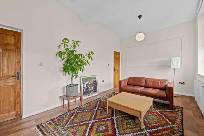 3 bed Flat for sale Image 6
