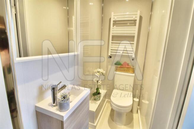 Room 2 ensuite