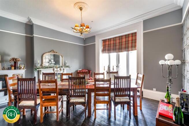 6 bed House for sale Image 9