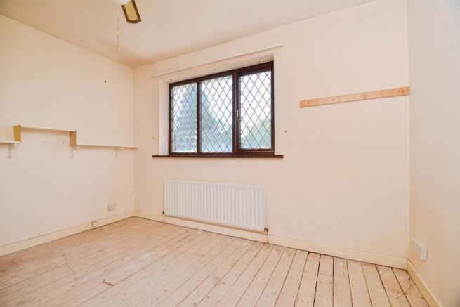 4 bed Semi-Detached for sale Image 11