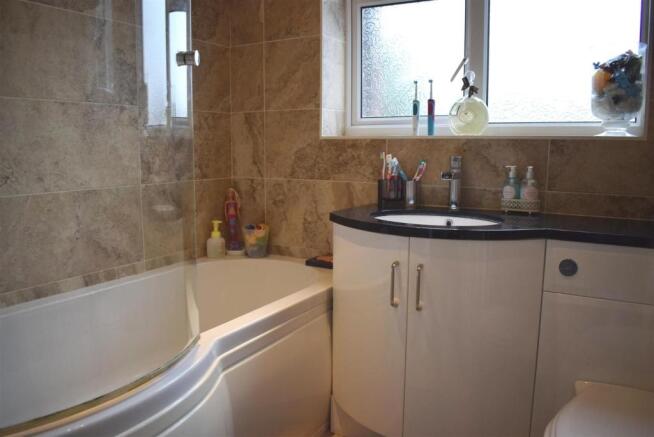 Bathroom 1.JPG