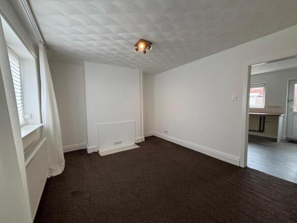 2 bed Semi-Detached to rent Image 5
