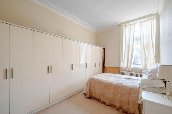 2 bed Flat for sale Image 11