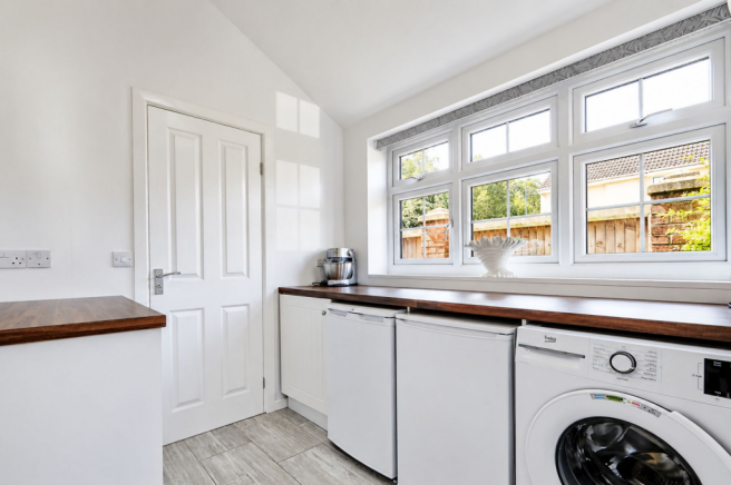 3 bed Semi-Detached for sale Image 6