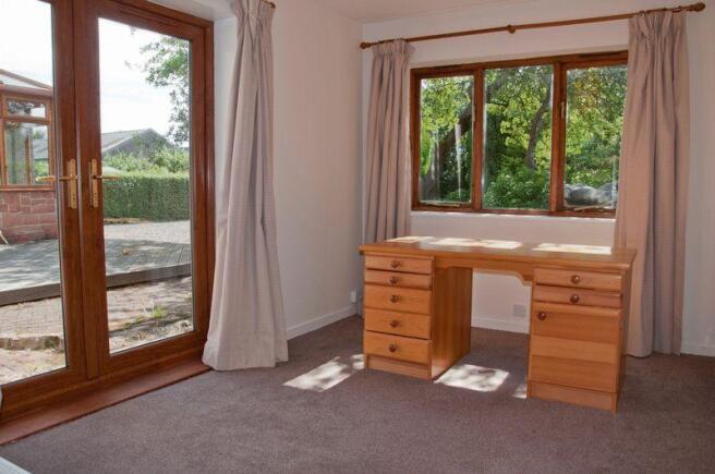 Bedroom/Dressi...