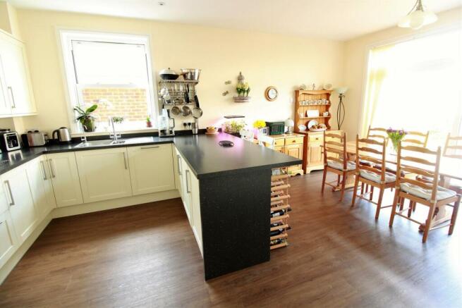 Kitchen1.jpg