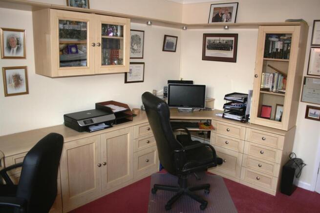 Office side of Bedroom 3
