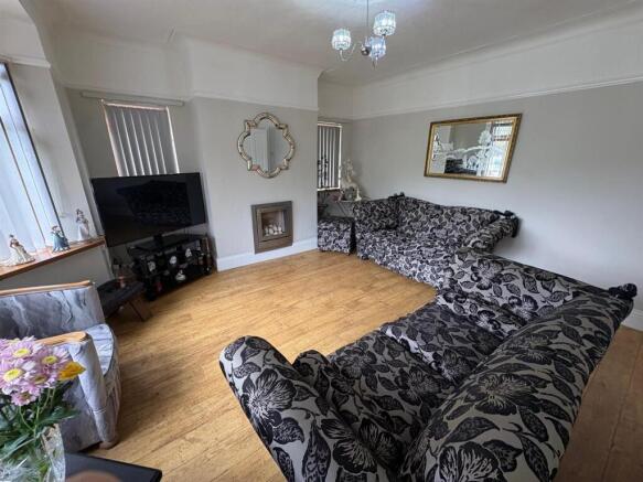 4 bed Semi-Detached for sale Image 4