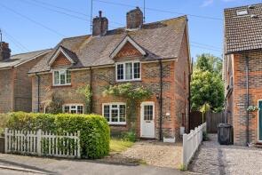 10, Holmwood Cottages, Glovers Road, Horley RH6 0EH