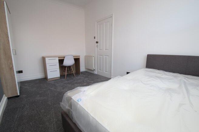 3 bed House Share to rent Image 7
