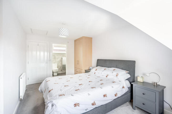 3 bed Town House for sale Image 5