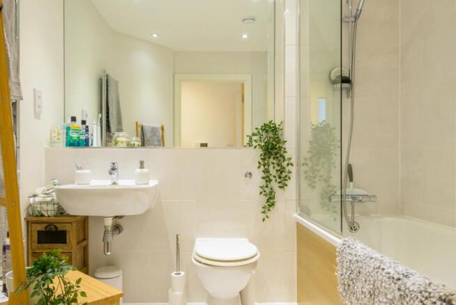 ERAUQSEHT98 - Bathroom C.jpg