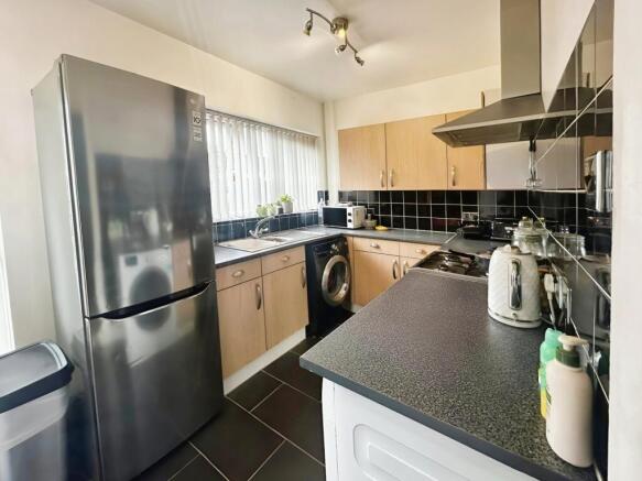 2 bed Terraced to rent Image 4