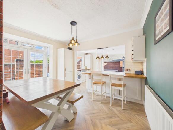 4 bed Detached for sale Image 9