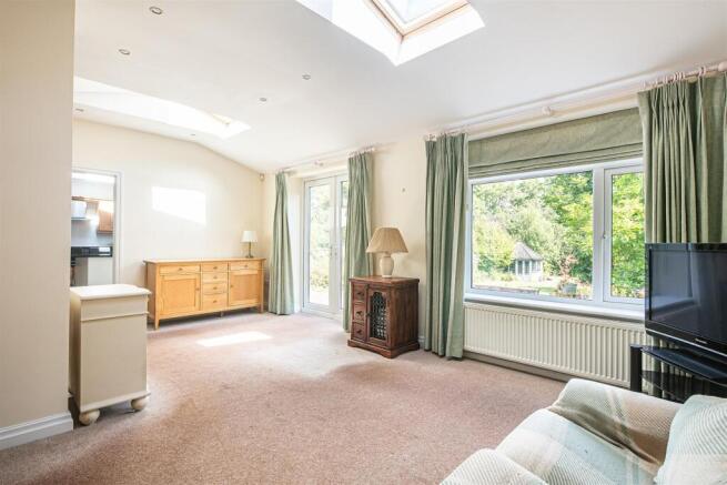 4 bed Detached for sale Image 6
