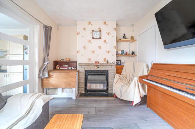 1380319-18-691710...