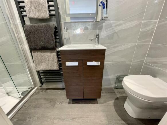 ensuite.jpg