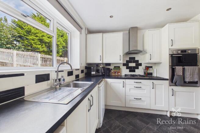 3 bed Semi-Detached for sale Image 8