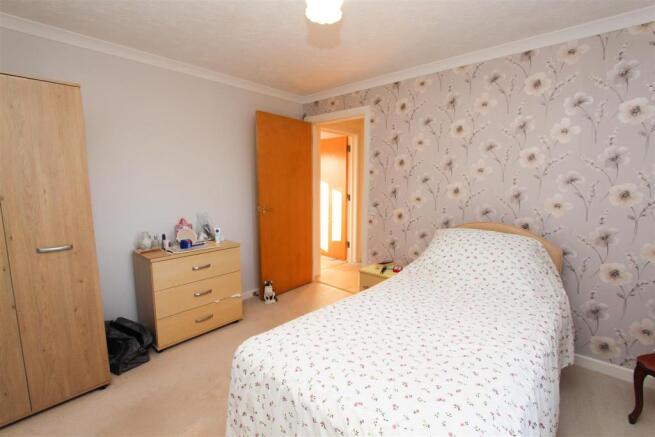 BEDROOM 1.jpg