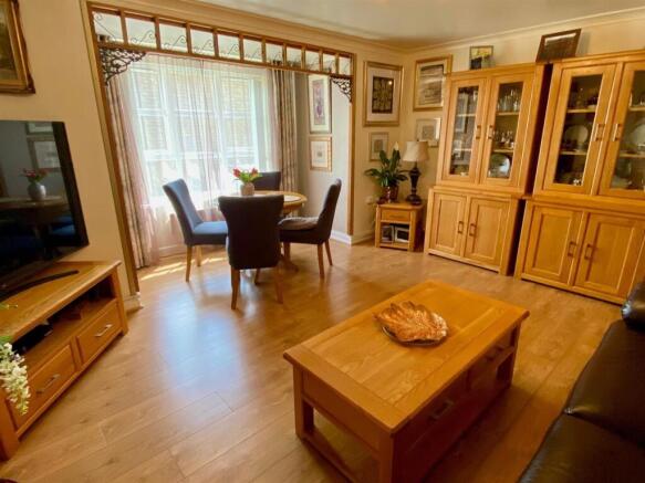 2 bed Apartment for sale Image 4
