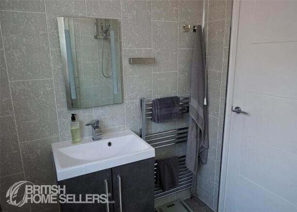 2 bed Bungalow for sale Image 9