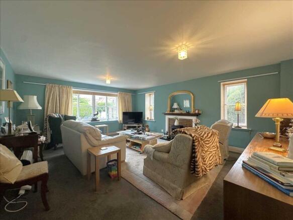 3 bed House for sale Image 10