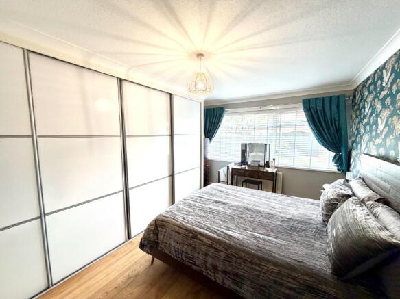 2 bed Semi-Detached Bungalow for sale Image 7