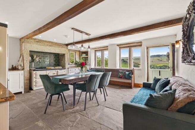 5 bed Detached for sale Image 10