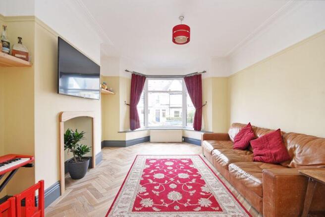 4 bed Semi-Detached to rent Image 5