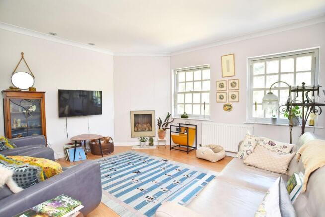 2 bed Flat for sale Image 4