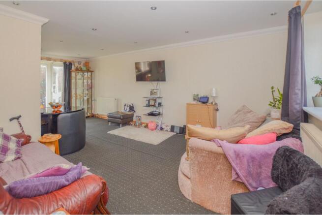 Lounge/Dining Room