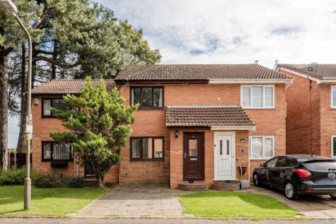 Pine Crest, Aughton, L39
