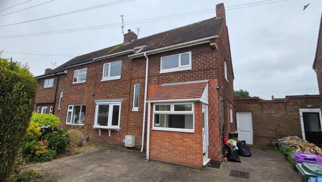 3-bed semi-detached on Lutterell Way, West Bridgford, Nottingham, £300,000