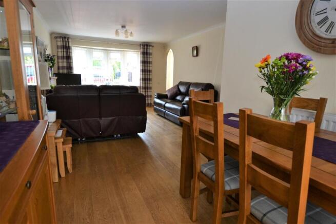 Lounge/Dining Room