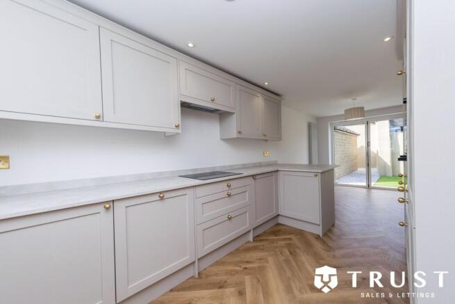 4 bed Detached for sale Image 7