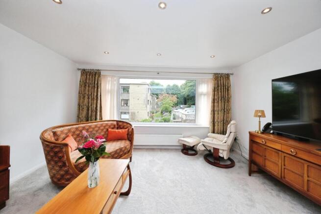 2 bed Flat for sale Image 5