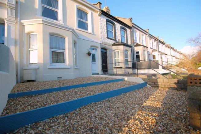 Front Garden 1.jpg