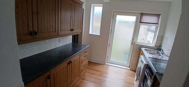 3 bed Terraced to rent Image 5