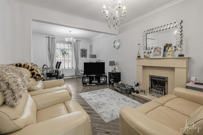 Lounge/Dining Room