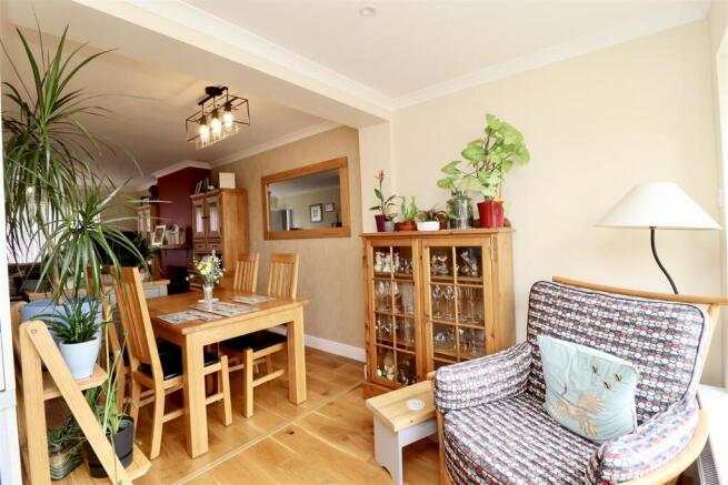 3 bed House for sale Image 4