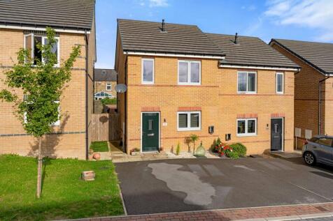 Turnstone Way, Huddersfield, HD4