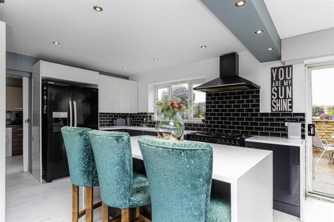 4 bed Detached for sale Image 11