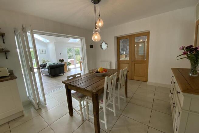 kitchen/dining room 